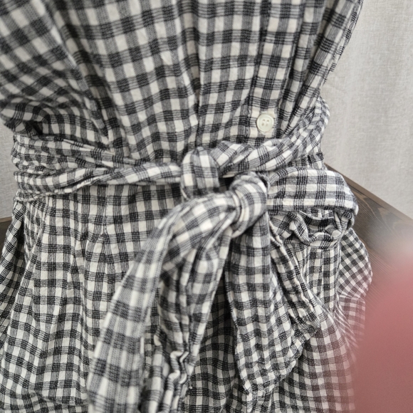 Max Studio Gingham Sleeveless Blouse - Black and White - Picture 2 of 6